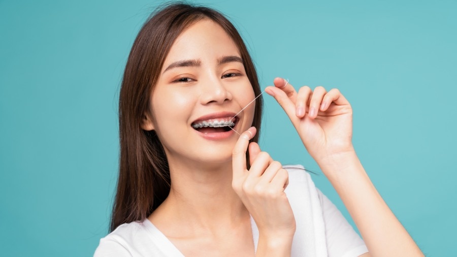 使用牙線穿引器 - 高露潔台灣