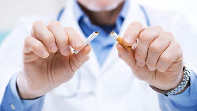 抽菸對牙齒的影響 - 高露潔台灣