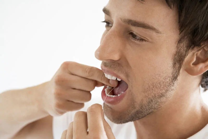 牙齦一直流血時可以做的 5 件事 - 高露潔台灣