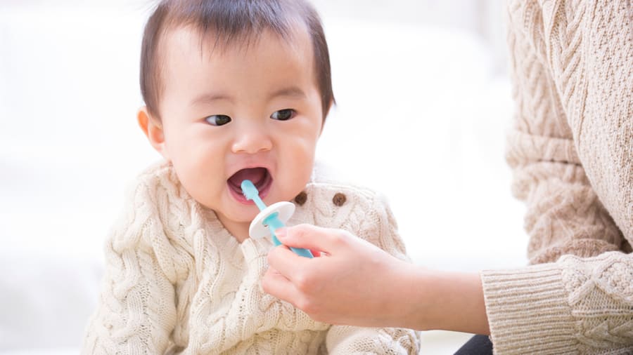 您的寶寶需要使用嬰兒刷舌苔工具嗎 - 高露潔台灣